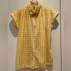 Old Navy gingham cap sleeved button-up top